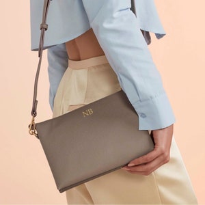 Personalisierte Umhängetasche aus veganem Leder, umweltfreundliche Umhängetasche für Frauen, perfektes Geschenk zum Valentinstag, anpassbare Handtasche mit Riemen