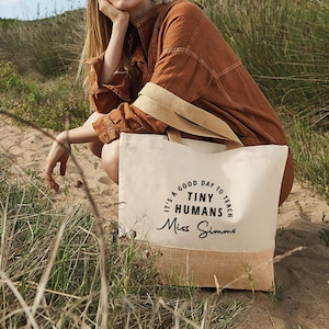 Bolso de tela personalizado para profesores: ¡Es un buen día para enseñar a los más pequeños! Regalo de agradecimiento para profesores, regalo de reconocimiento para profesores, nombre personalizado, regalo para auxiliares docentes.