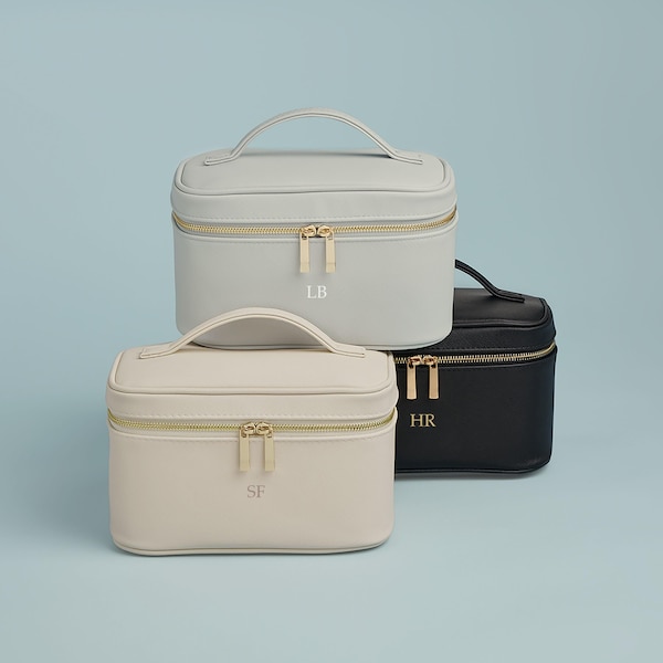 Gepersonaliseerde make-uptasje, monogram eerste make-uptas, toilettas, tas bruidsmeisje, aangepaste make-uptas, sieradendoosje, kunstleer