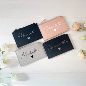 Nombre y corazón del titular de la tarjeta personalizada, lámina de cuero vegano en relieve, monedero, titular de la tarjeta de nombre personalizado, bolso personalizado, regalo para ella
