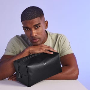 Gepersonaliseerde veganistische leren reistoilettas voor heren, bruidsjonkerscadeaus voor mannen, aangepaste Dopp-set