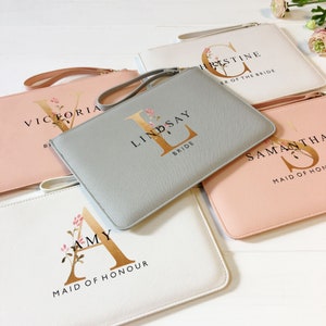 Cadeau de demoiselle d'honneur, pochette de demoiselle d'honneur personnalisée, pochette de mariée monogrammée, pochette cadeau de demoiselle d'honneur, pochette, pochette rose, cadeaux d'enterrement de vie de jeune fille