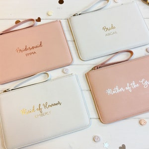 Brautjungfer Geschenk personalisiert, Tasche personalisieren, Geschenk für Braut, Trauzeugin Geschenk, benutzerdefinierte Clutch Tasche für Brautparty | Henne Gastgeschenk