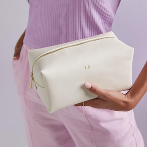 Gepersonaliseerde veganistische leren toilettas - toilettas met monogram op maat - 4 kleuren, 2 maten - luxe cadeau, perfect cadeau voor hem of haar