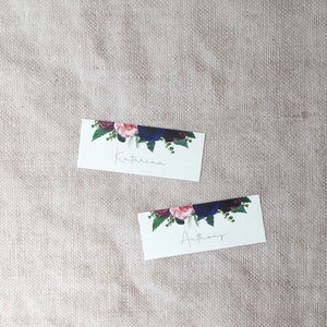 Cartões de nome de local de casamento floral rústico, vintage, Borgonha, azul, casamento temático, plano, decoração de mesa de casamento, cenário, designs de Clare de direitos autorais