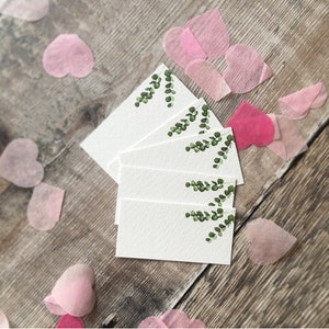 Nombres de lugares de boda de eucalipto; Etiquetas de nombre de invitados de boda en blanco de 6x3 cm; Nombres de lugares de boda en blanco; Decoración de mesa de boda de bricolaje