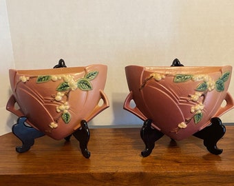 2 Roseville Snowberry Pattern Vintage wall Pockets Decor Vases Excellent Condition