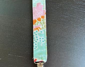 Fabric Pacifier Clip – Keeps Baby's Pacifier Secure