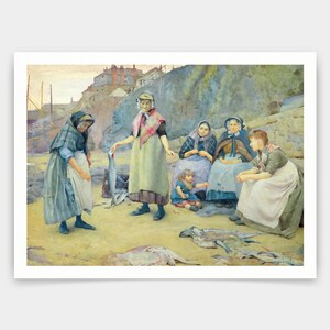Könnte beinhalten: Eine Gruppe von Frauen und ein Kind stehen an einem Sandstrand mit einer felsigen Klippe im Hintergrund. Die Frauen sind in traditioneller Kleidung gekleidet und halten Fische in der Hand. Das Kind trägt ein rosa Kleid und hält einen Fisch.