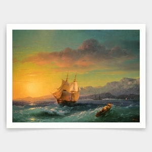 Puede incluir: Una pintura de un barco navegando en un mar agitado al atardecer. El barco tiene velas blancas y se recorta contra un cielo naranja brillante. Hay montañas en la distancia y un pequeño bote con gente en él en primer plano.