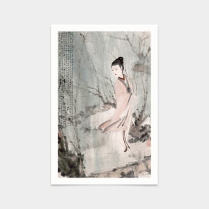 Puede incluir: Una pintura tradicional china que representa a una mujer con una túnica rosa fluida de pie en un entorno de bosque. La pintura está realizada en un estilo delicado con pinceladas suaves y colores sutiles.