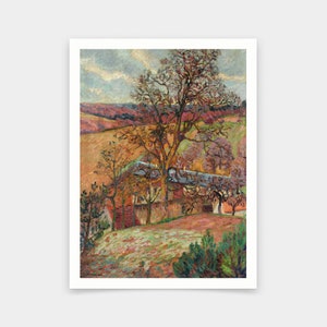 Op de afbeelding: Een schilderij van een landschap met een huis en bomen op de voorgrond. Het huis is lichtbruin met een blauw dak. De bomen zijn kaal en hebben een roodbruine kleur. De achtergrond is een glooiende heuvel met een blauwe lucht en witte wolken.