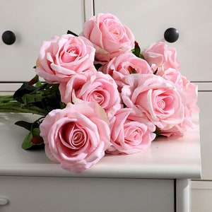 10 Stk. Kunstseide Rosen Echt aussehende Künstliche Rosen Samt Kunstrosen Stiele für Hochzeitssträuße Florale Mittelstücke mit langen Stielen