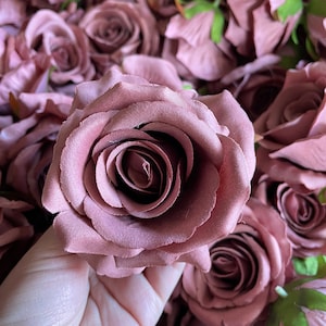 10-100pcs Factory Sale Dusty Rose Artificial Rose Heads 9cm High Quality Roses Head Mauve Velvet Roses Head Set Artificial flowers