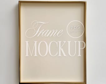 Könnte beinhalten: Ein goldfarbener rechteckiger Rahmen-Mockup mit den Worten "Frame MOCKUP" in weißer Schrift. Der Rahmen hat einen cremefarbenen Innenraum und einen weißen Hintergrund. Ein kreisförmiges Logo mit "PDS JPG & PNG" ist ebenfalls sichtbar.