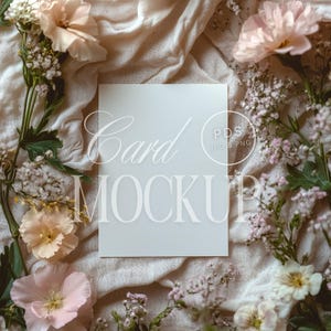 Cartão Floral Mockup Proporção 3x4 Convite de Casamento Mockup Romântico Vintage Flat Lay Linho Macio e Flores Silvestres Download Digital PSD PNG JPG Arquivos