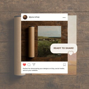 Pu&ograve; includere: Un post sui social media che promuove una tipografia. Il post presenta un dipinto di un villaggio in un paesaggio. Il testo "READY TO SHARE!" &egrave; su un pulsante bianco. La didascalia recita "Perfetto per mettere in mostra i tuoi design su Etsy, sui social media e sul tuo sito web."