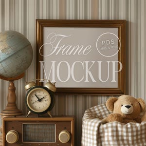 Kinderzimmer Wand Kunst Mockup mit Goldrahmen Vintage Kinderzimmer Dekor Display Retro Style PSD Vorlage 5x4 Verhältnis für Baby oder Kinder Drucke