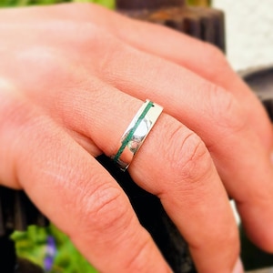 Anel de prata esterlina com incrustação de malaquita verde | Aliança de compromisso masculina ou feminina com pedra preciosa inspirada na natureza | Joias artesanais com pedra do mês de abril e maio
