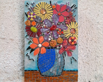 Arte della parete a mosaico di fiori, vaso di fiori appeso a parete, mosaico di fiori, arte murale floreale luminosa, arte multimediale mista, regalo fatto a mano, arredamento colorato per la casa