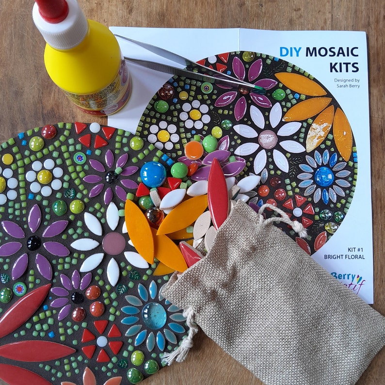 Kit de mosaique pour adultes, complet avec des carreaux de verre et de ceramique faconnes, la colle, le ciment et des outils, haute qualite image 2