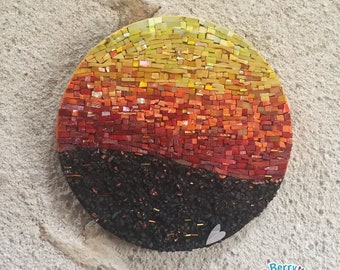 Décor à la maison abstrait, art texturé, art mixte, mosaïque ronde au coucher du soleil, mosaïque jaune orange rouge, décor circulaire en mosaïque, paysage désertique