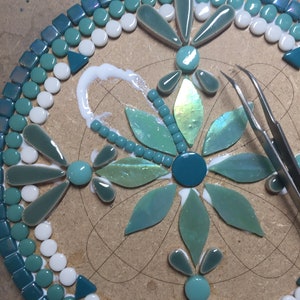 Mandala mosaïque, kit pour adultes, mosaïque bleue, mandala doré, faites votre mandala, comprend tout ce qu'il faut pour faire ce mandala image 7