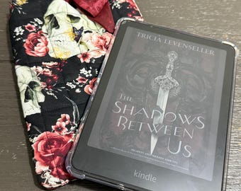 Quilted dark romance kindle sleeve with bow
