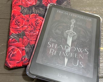 Quilted dark romance kindle sleeve with bow