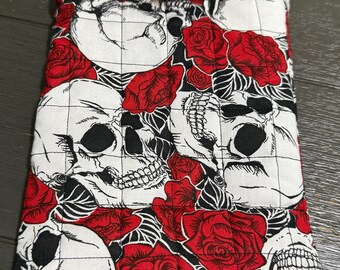 Quilted dark romance kindle sleeve with bow