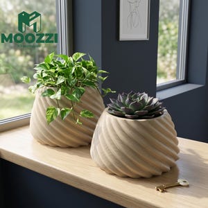 May include: Two beige, spiral-textured plant pots with green plants on a wooden windowsill. One pot contains a trailing plant, the other a succulent. The logo "MOOZZI 3D printables" is visible in the upper left corner.