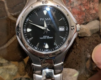 Pulsar Quartz Stainless Steel case and band running correctly new 371 battery 20.00