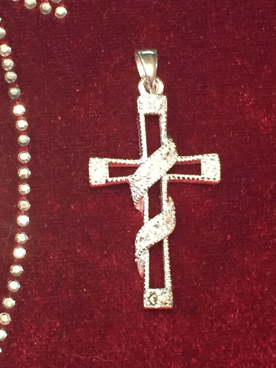 Collier Pendentif Croix Hip Hop Iced Out En Cuivre À Chaîne Cuban 70 Cm Collier Pendentif Croix Hip Hop Iced Out En Cuivre À Chaîne Cuban 70 Cm