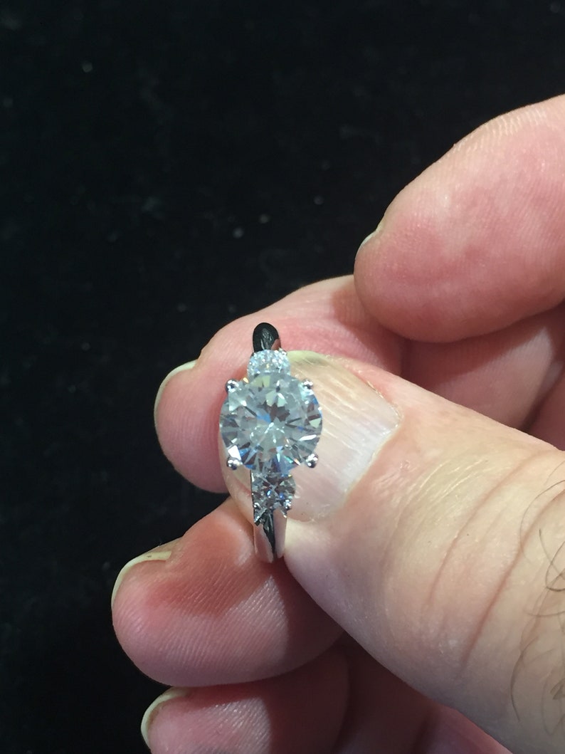 2 carat 8mm Round Brilliant Cut Cubic Zircon set in 925 Sterling Engagement Ring