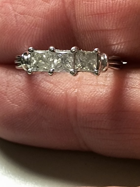 Princess cut Diamond Ring 14kt White Gold