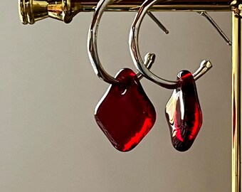 Faceted Silver Hoops Earrings – Red