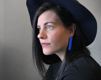 Baguette Cobalt Boucle d'oreille Glass Earrings Contemporary Color Blue Fused Glass Earrings Ear Pin Glass Fusion Signed Glass Artist MELA
