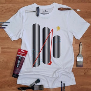 Abstract Line Art T-Shirt: Minimalist Graphic Print, Soft Cotton Tee