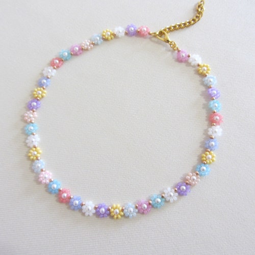 Beaded Daisy Flower Necklace/flower Pearl Bead Necklace/mixed - Etsy