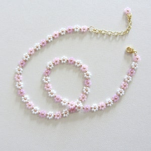 Beaded necklace with daisy flower, 24k gold necklace, White and pink choker necklace, Valentine's Day gift image 2