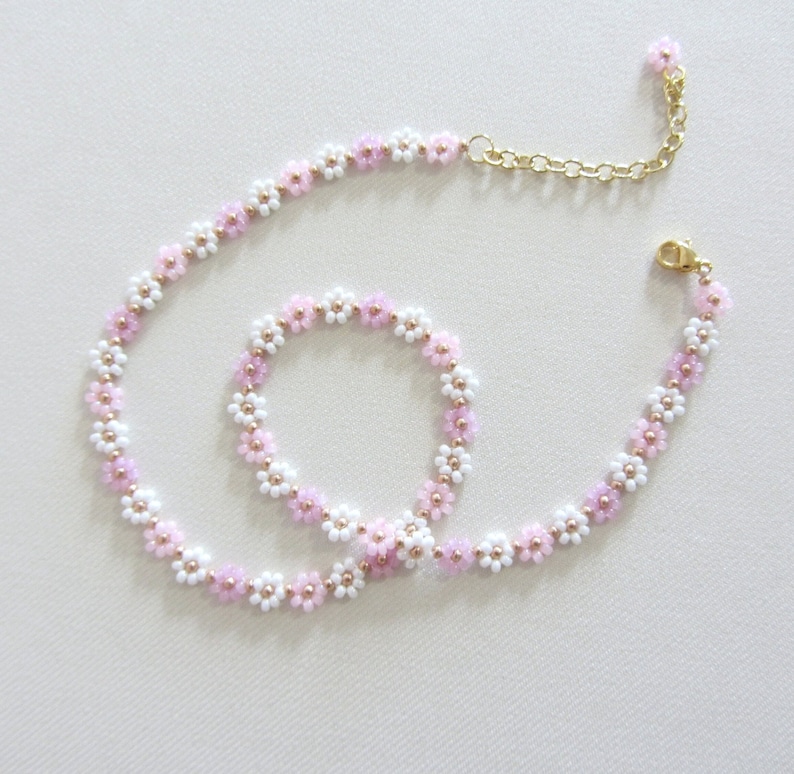 Beaded necklace with daisy flower, 24k gold necklace, White and pink choker necklace, Valentine's Day gift image 2