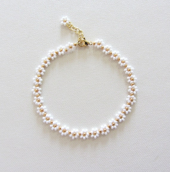 Flower bracelet white and gold, Beaded bracelet, Seed bead bracelet,  Handmade jewelry, Daisy chain bracelet, Gift for her