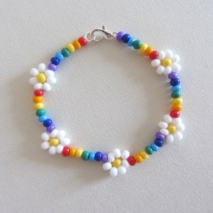 Rainbow Flower Daisy Chain Bracelet Pride Bracelet Multicolour Indie Boho Daisy Seed Bead Bracelet Unisex Bracelet Colorful Flower Bracelet