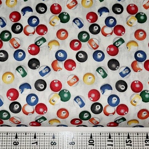 Bolas de piscina Man Cave de Windham Fabrics 52412-4 Tela cortada a medida // Pieza