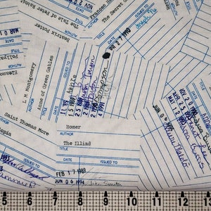 Windham Fabrics bibliotheekkaarten 42709A-16 Stof op maat geknipt/stuk: