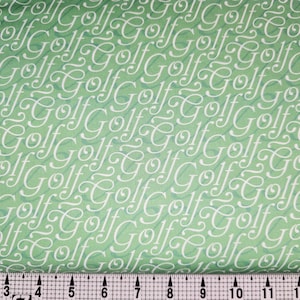 Puede incluir: Tela verde con un patrón repetido de la palabra "Golf" en escritura blanca estilizada. La tela tiene un fondo verde claro con un diseño sutil y texturizado. Una regla en la parte inferior muestra las medidas en centímetros.