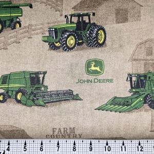 Springs Creative John Deere Country Farm Tractor Scenic su tessuto marrone CP56018 tagliato su misura//Pezzo