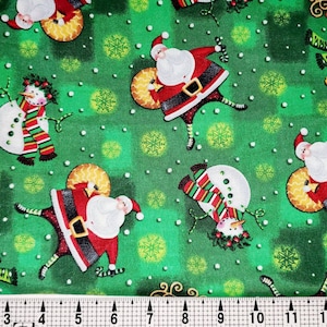 Weihnachten Nikolaus, Schneemänner, Rentier auf grünem Stoff Meterware/Stück