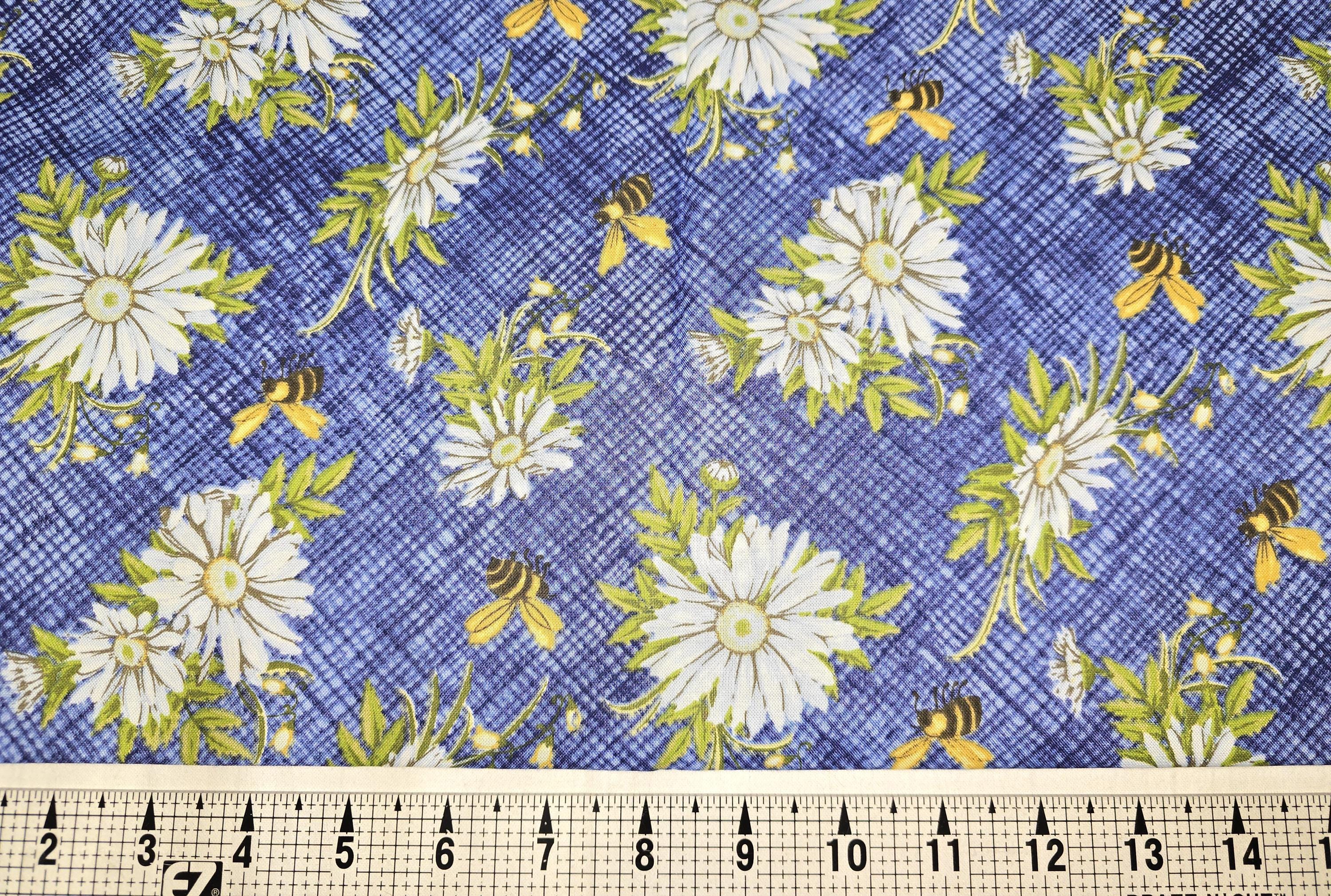 DEBBIE MUMM  ブルー生地　セット Debbie Mumm White Daisies With Bees on Blue Fabric by the Yard