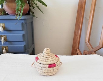 Storage basket made of natural fibres - kitchen basket